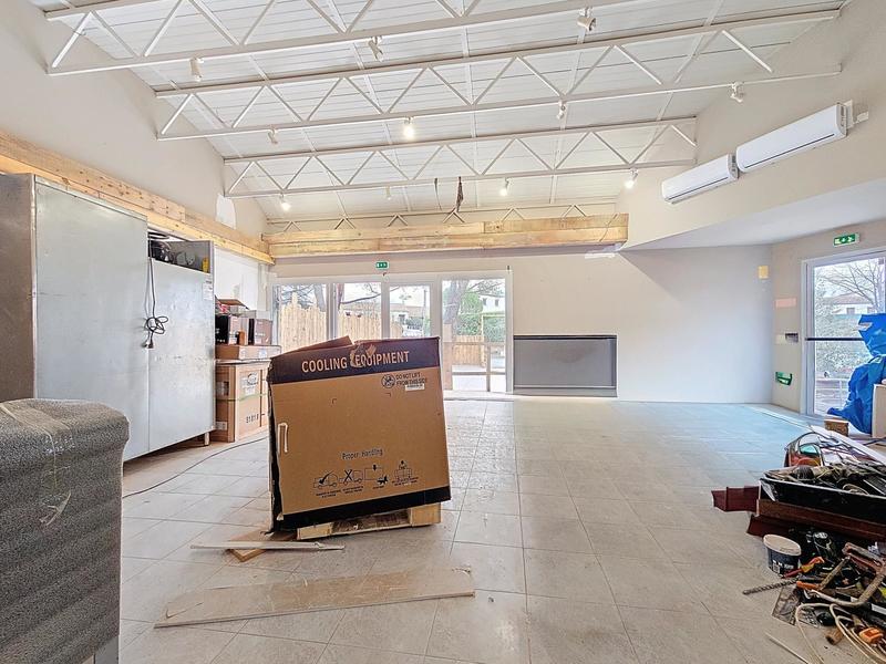 Local commercial - 120 m² - 4 pièces