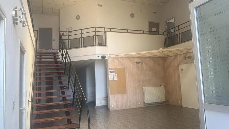 Entrepôt - 4 305 m²