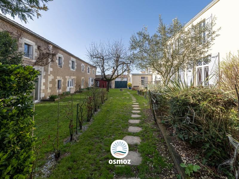 Maison - 450 m² - 14 pièces