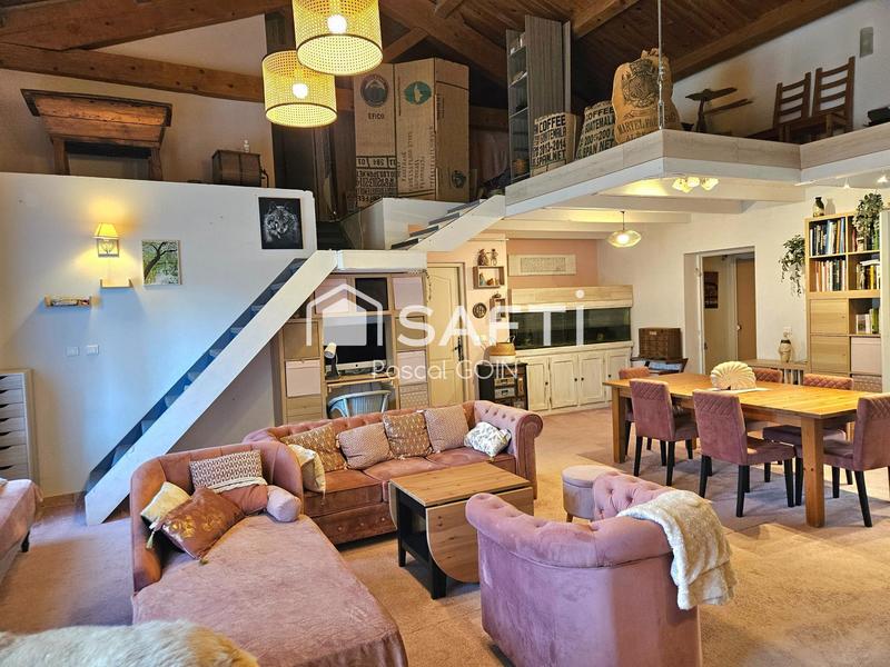 Maison - 245 m² - 7 pièces