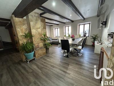 Maison - 235 m² - 9 pièces