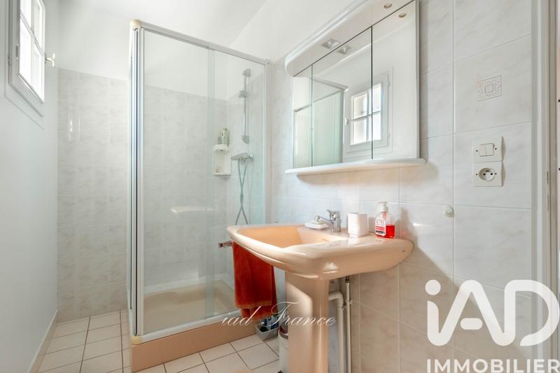 Maison - 246 m² - 9 pièces