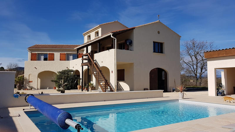 Maison - 235 m² - 10 pièces