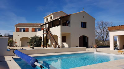 Maison - 235 m² - 10 pièces