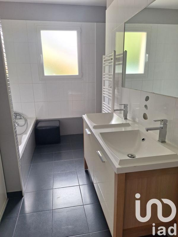 Maison - 250 m² - 8 pièces