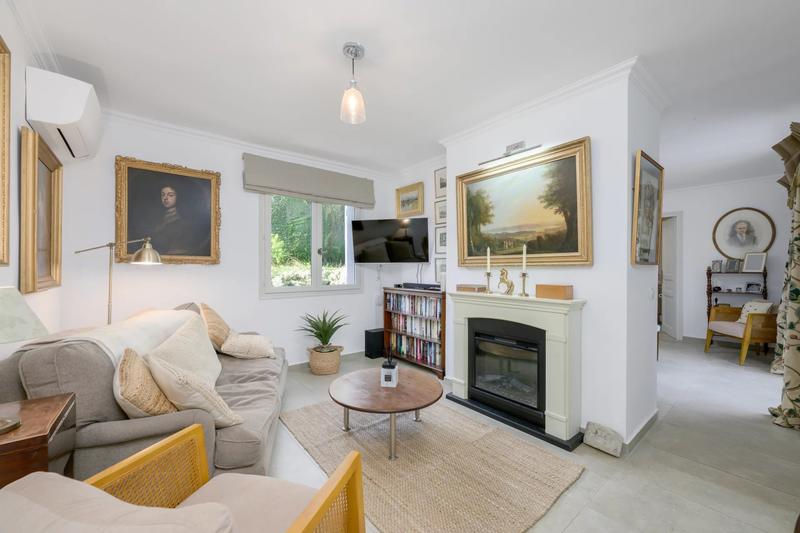 Maison - 228 m² - 8 pièces