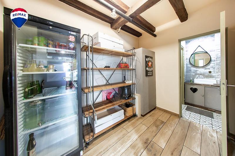 Magasins - 60 m² - 2 pièces