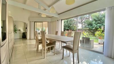 Villa - 208 m² - 6 pièces