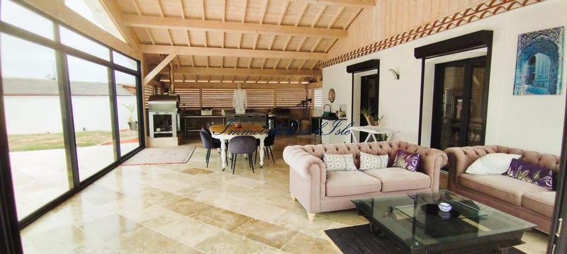 Maison - 225 m² - 6 pièces