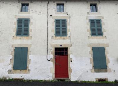 Maison - 201 m² - 7 pièces