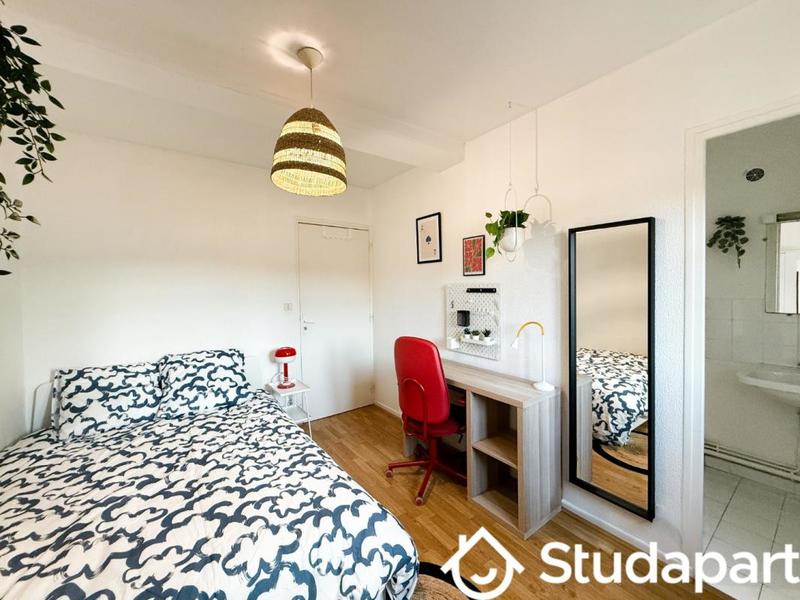 Chambre - 104 m² - 1 pièce