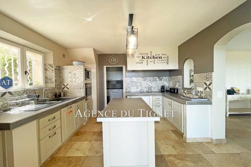 Maison - 180 m² - 7 pièces