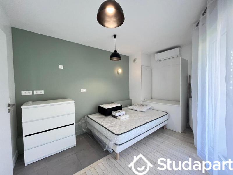 Chambre - 11 m² - 1 pièce