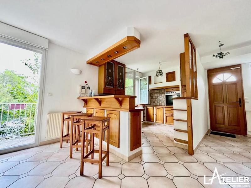 Maison - 210 m² - 10 pièces