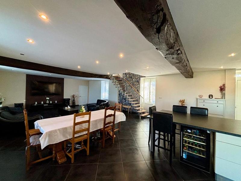 Maison - 230 m² - 8 pièces