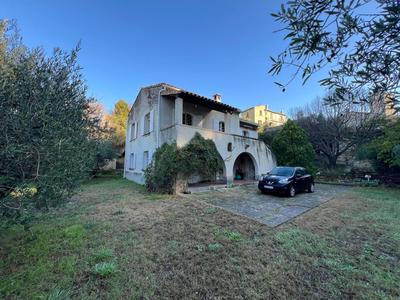 Maison - 240 m² - 5 pièces