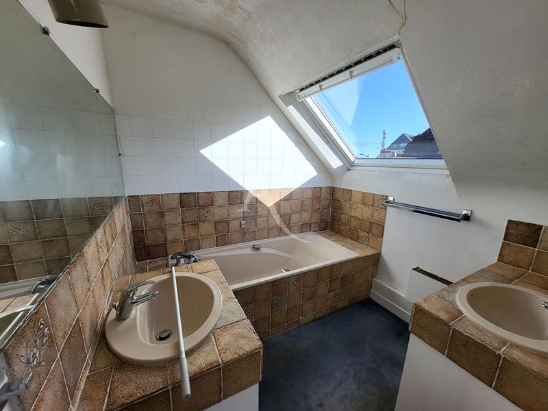 Maison - 189 m² - 9 pièces