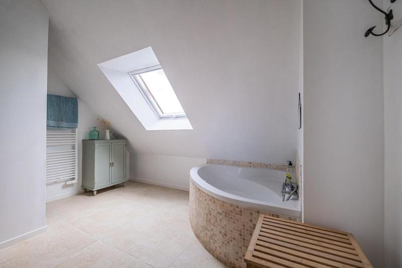 Maison - 147 m² - 7 pièces