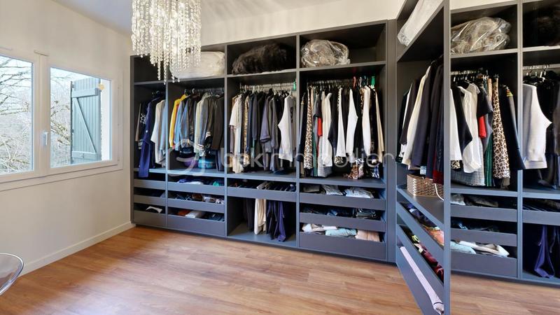 Maison - 213 m² - 8 pièces