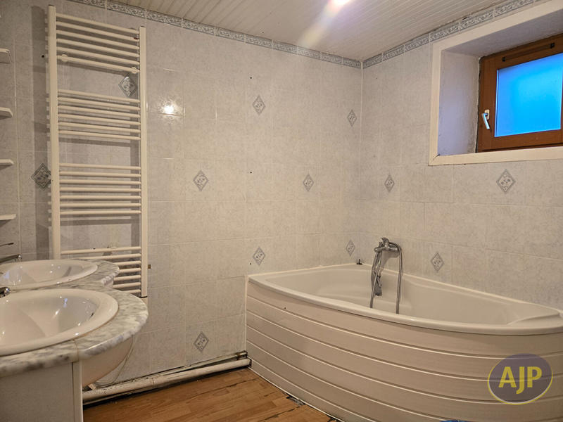 Maison - 150 m² - 7 pièces