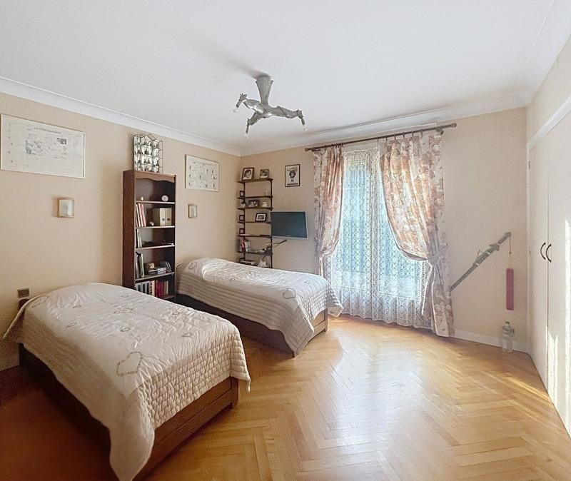 Maison - 297 m² - 9 pièces