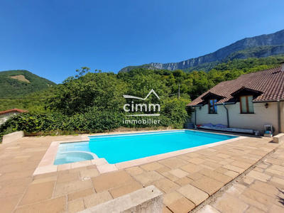 Maison - 215 m² - 7 pièces