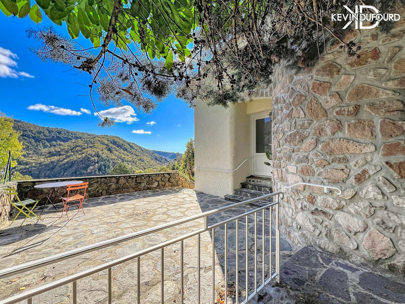 Maison - 200 m² - 7 pièces