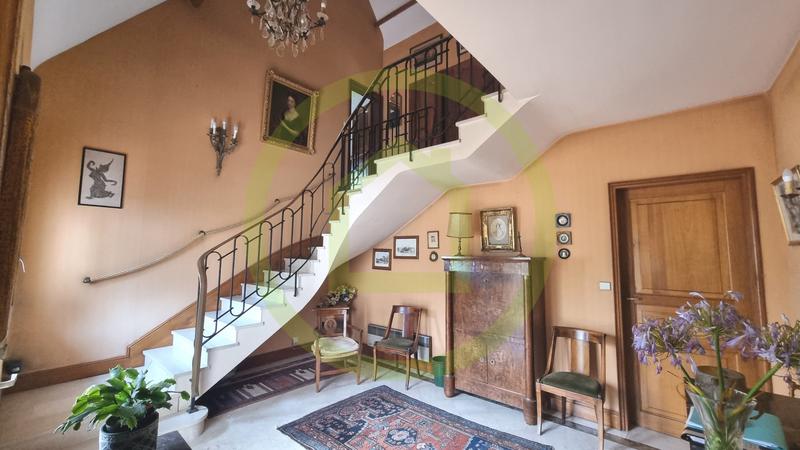 Maison - 263 m² - 7 pièces