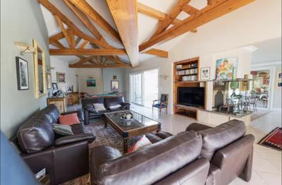 Maison - 240 m² - 7 pièces