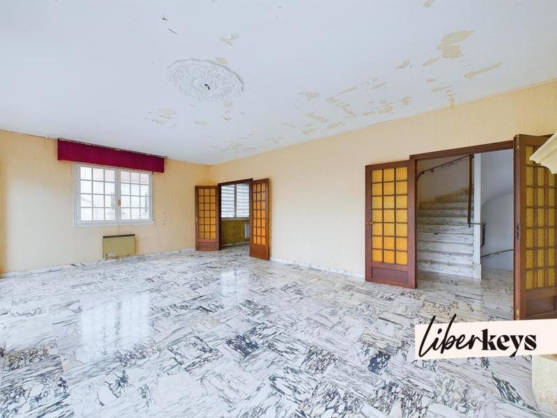 Maison - 284 m² - 10 pièces