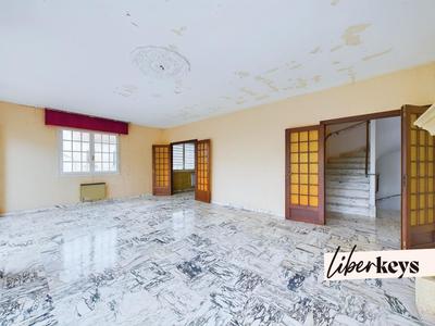 Maison - 284 m² - 10 pièces