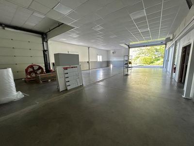 Local d'activité / Entrepôt - 760 m² - 19 pièces