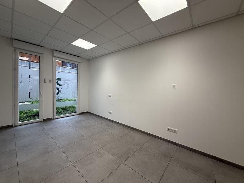 Local commercial - 139 m² - 6 pièces