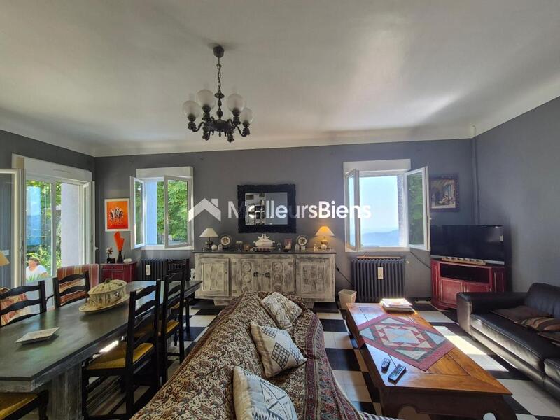 Propriété - 191 m² - 6 pièces