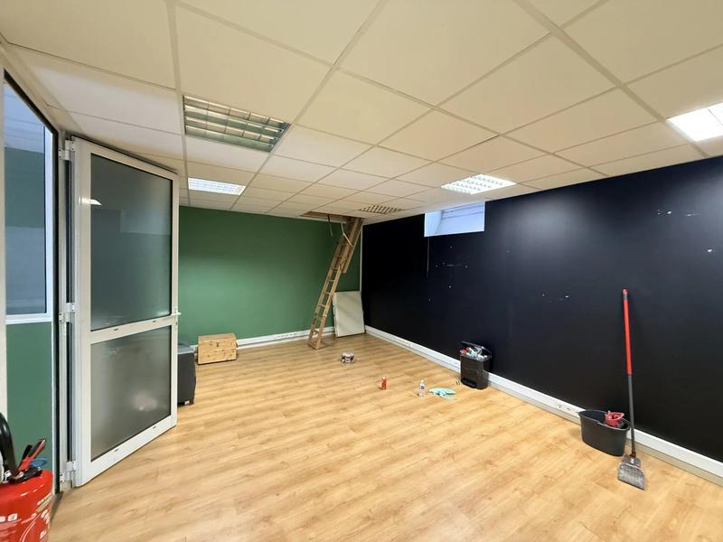 Bureau - 94 m² - 5 pièces