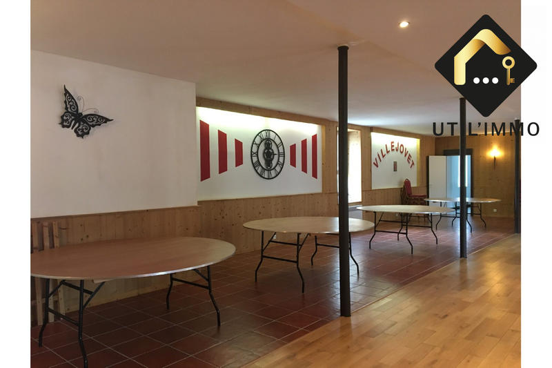 Maison - 1 062 m² - 13 pièces