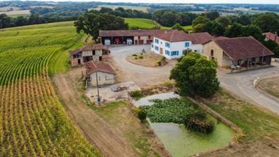 Maison - 310 m² - 13 pièces