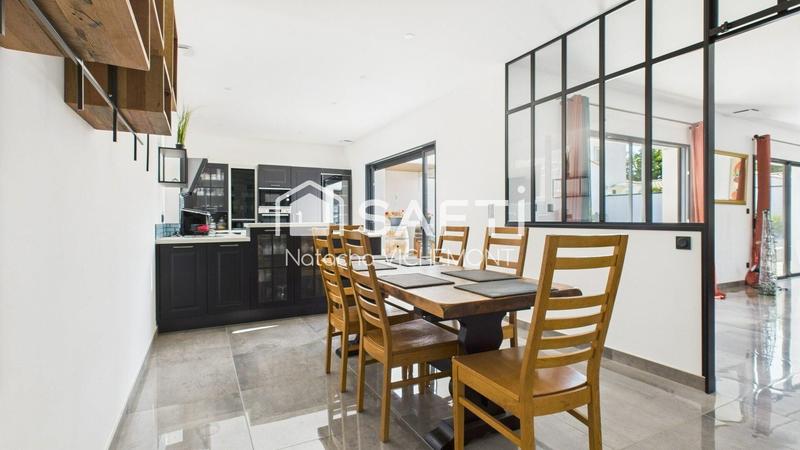 Maison - 223 m² - 5 pièces