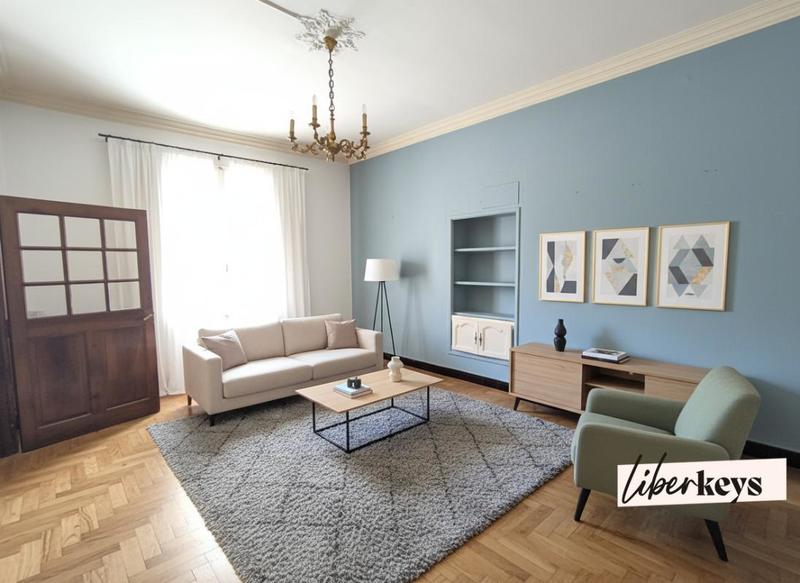 Maison - 249 m² - 7 pièces