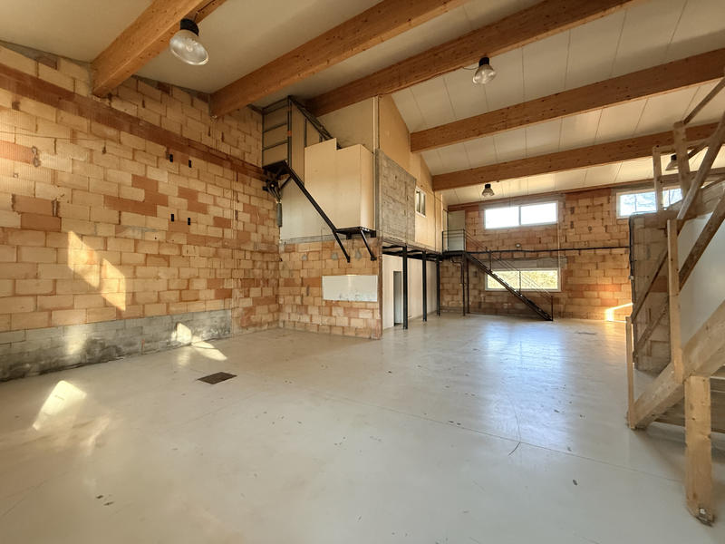 Local d'activités - 240 m²