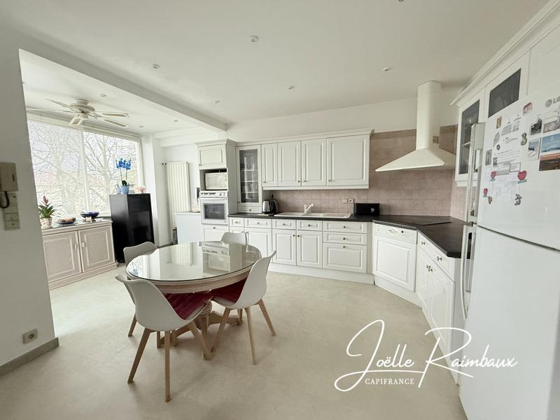 Maison - 186 m² - 7 pièces