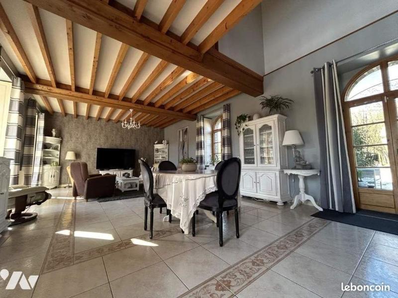 Propriété - 297 m² - 8 pièces