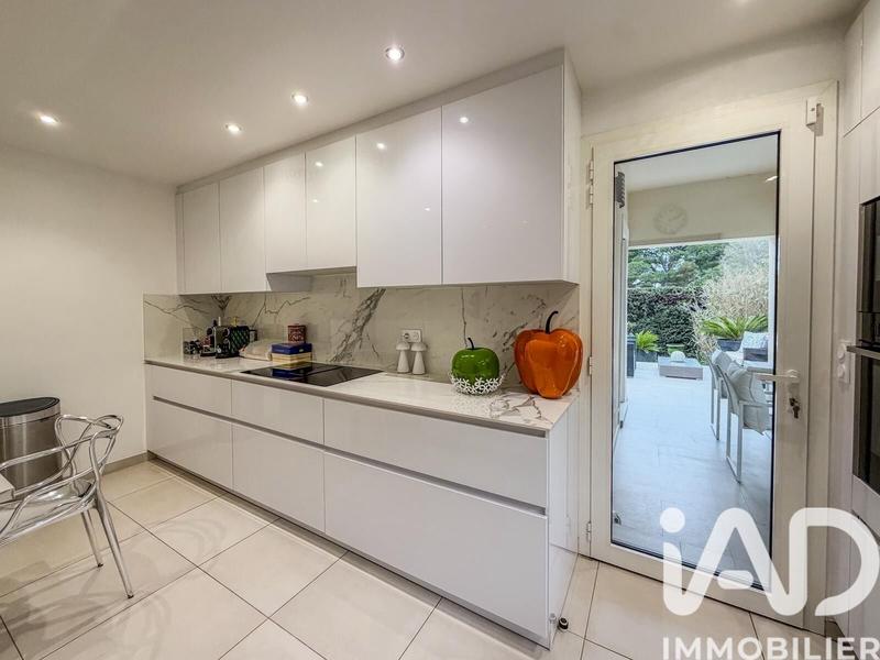 Maison - 235 m² - 6 pièces