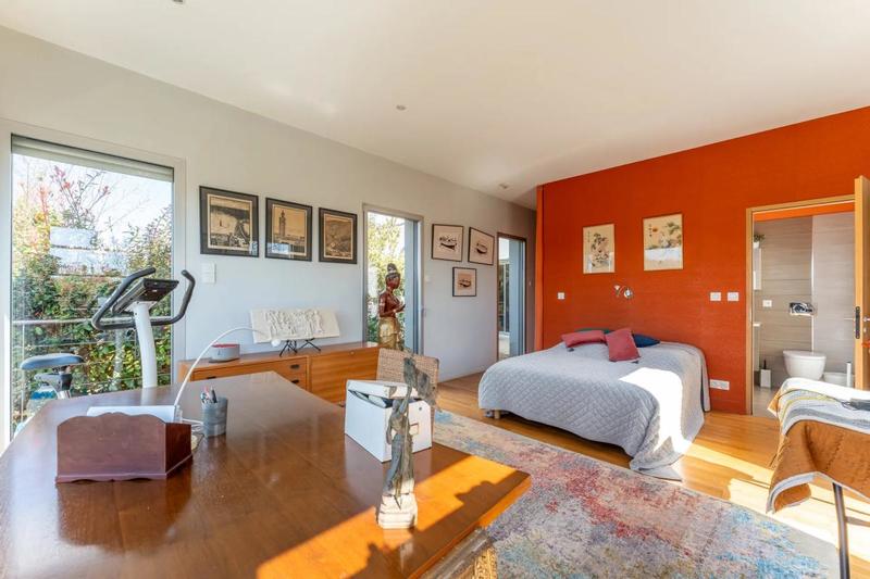 Maison - 230 m² - 8 pièces