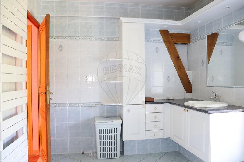 Maison - 237 m² - 8 pièces