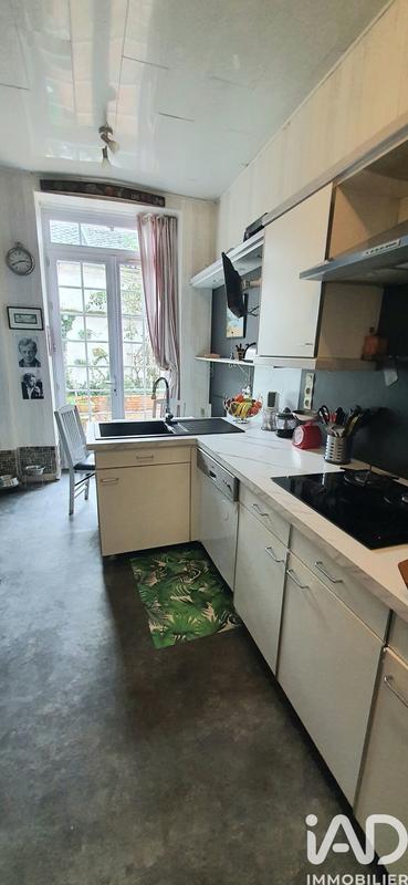 Maison - 250 m² - 10 pièces