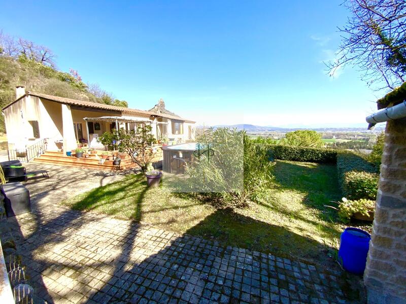 Maison - 180 m² - 7 pièces