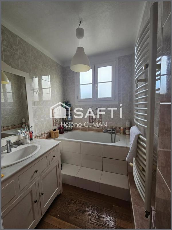 Maison - 238 m² - 10 pièces