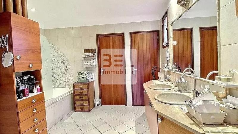 Propriété - 193 m² - 5 pièces