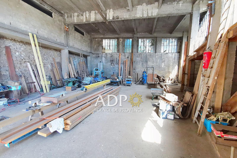 Local commercial - 921 m²